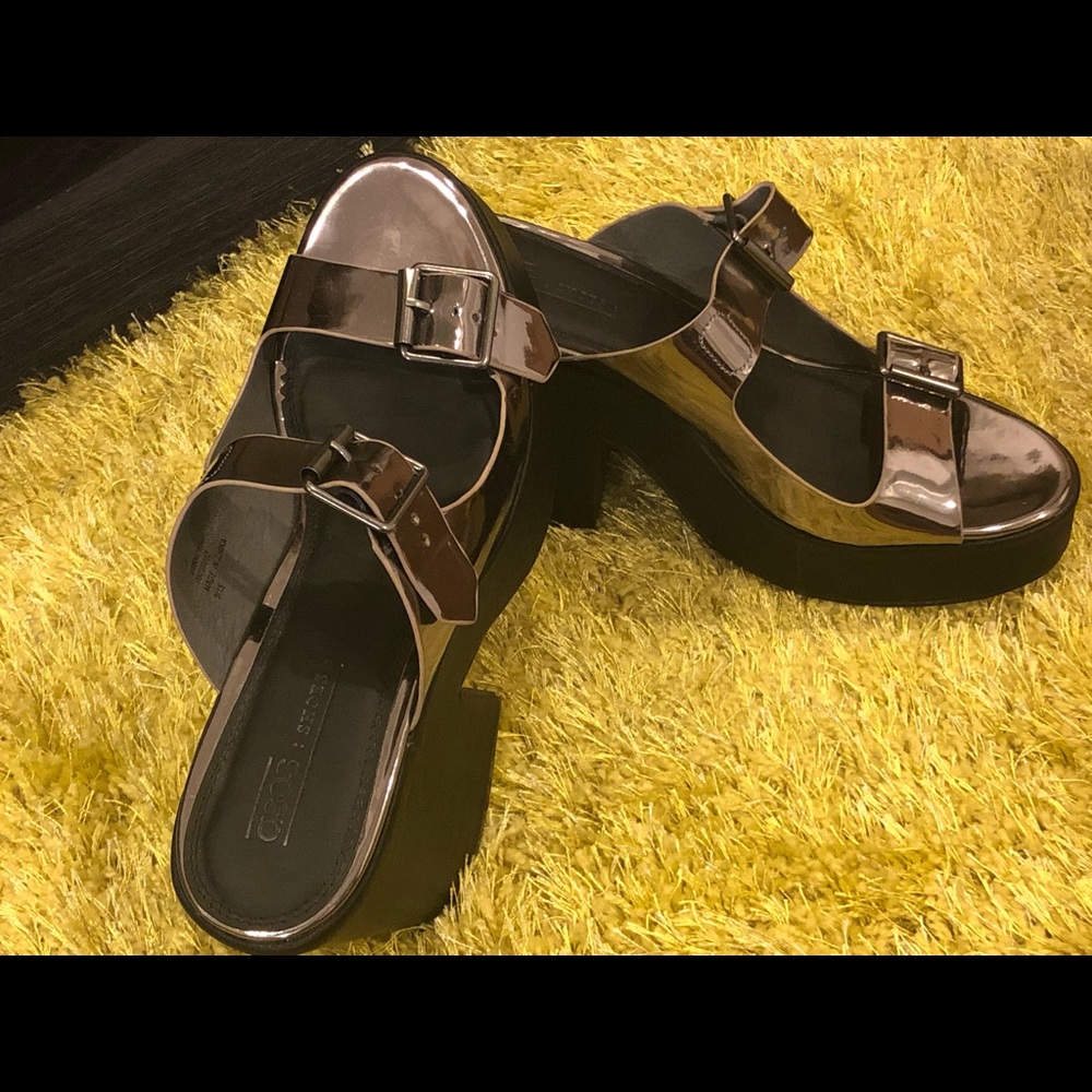 Chunky heel slides